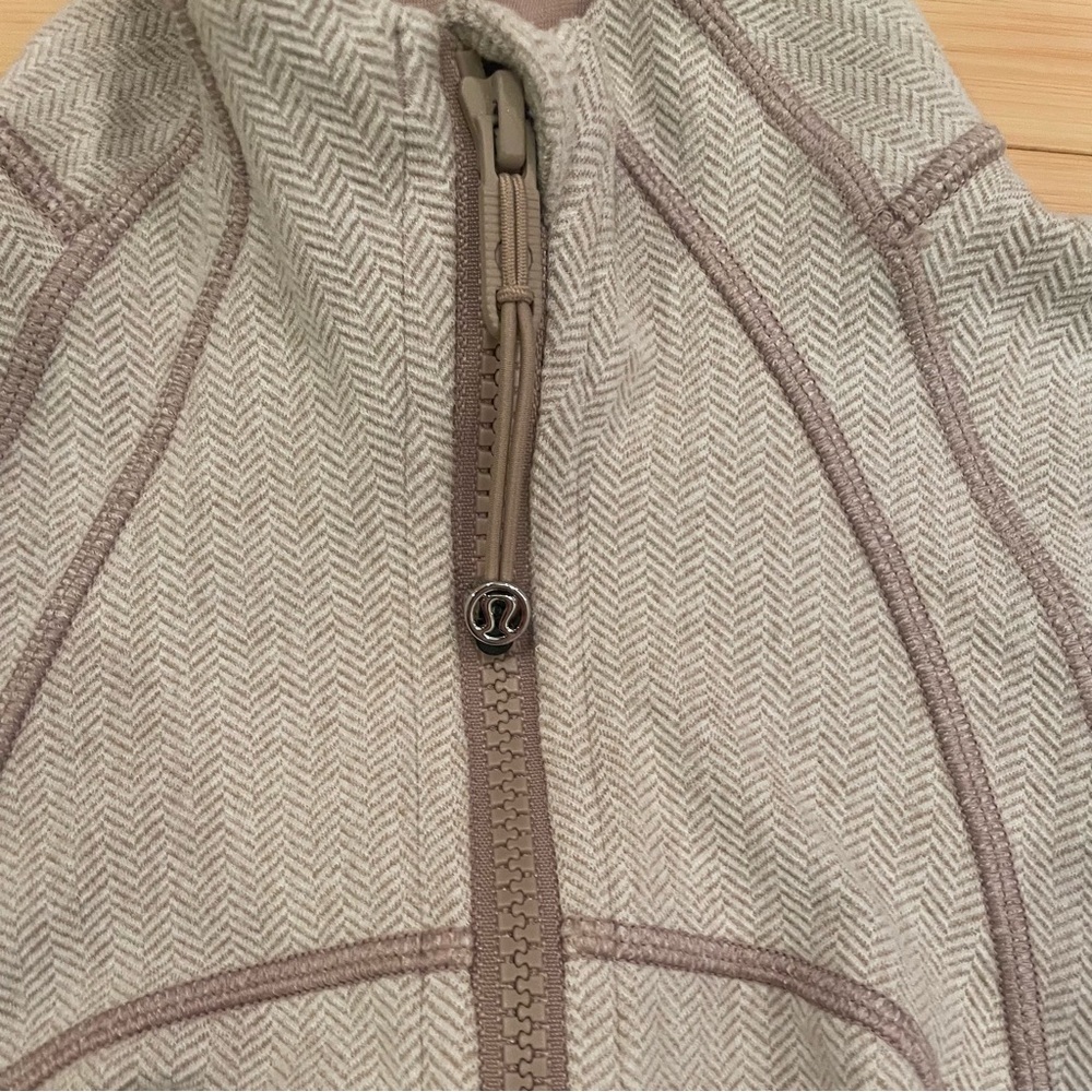 Authentic Lululemon Define Crop Jacket Nutmeg/Lig… - image 4